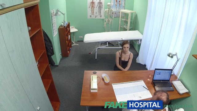 Fake Hospital: Alexis Crystal si zapíchá s doktorem