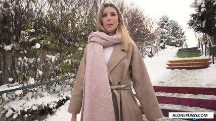 Public Agent - Španělská blondýnka Angelique se nechá sbalit cestou domů