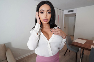 A real estate agent fucks an assistant while waiting for a client! (Aaliyah Hadid)