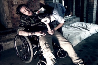 Lieutenant Luke Hotrod and a crazy nurse Julia De Lucie - horror porn